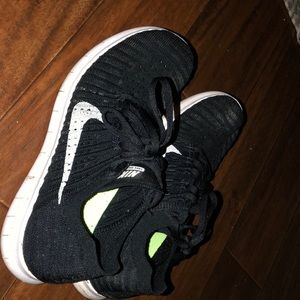 Excellent condition Nike frees. Size 9